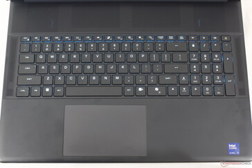 Några knappar har ändrats jämfört med den äldre Alienware m18 R2, t.ex. strömknappen och den nya "Stealth mode"-knappen