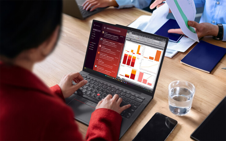 ThinkPad X13 Gen 7 AMD väger 987 g med sitt 54,7 Wh-batteri.