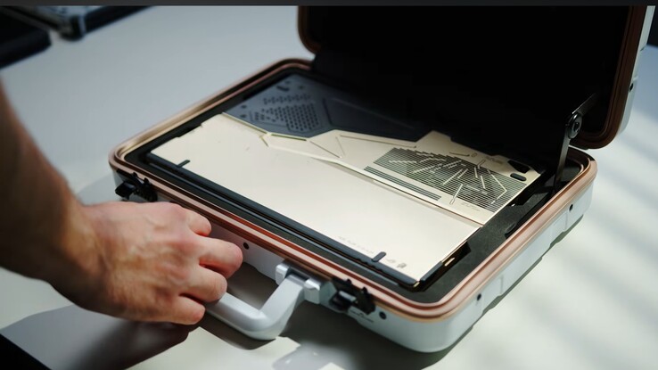 Asus ROG Flow Z13 KJP levereras i ett snyggt fodral.