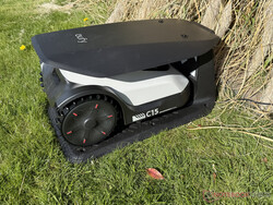 Eufy C15 i sitt garage