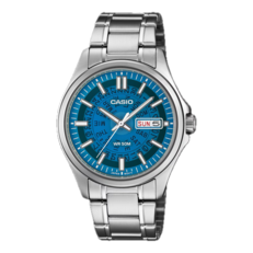 Casio MTP-E740-2A2V med en ljusblå, genomskinlig urtavla.