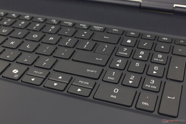 Numpad- och piltangenterna är mindre och mer trånga än QWERTY-tangenterna