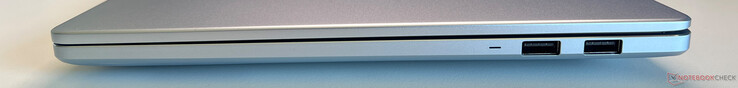 Höger: 2x USB-A 3.2 Gen.1 (5 Gbit/s)