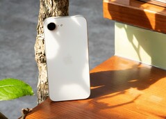 AppleiPhone kommer äntligen att få en efterlängtad skärmuppgradering om två år.