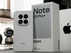 Redmi Note 15 Pro Plus i Cedar White-utförande med sin detaljhandelsförpackning. (Bildkälla: DSP-Charles)