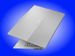 ThinkBook 14x är lättare än de flesta bärbara datorer med en officiell vikt på 990 g inklusive batteriet på 54,7 Wh.