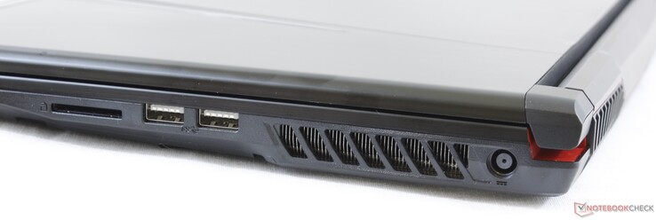 Höger: SD-kortläsare, 2x USB 3.0 Typ A, AC-adapter