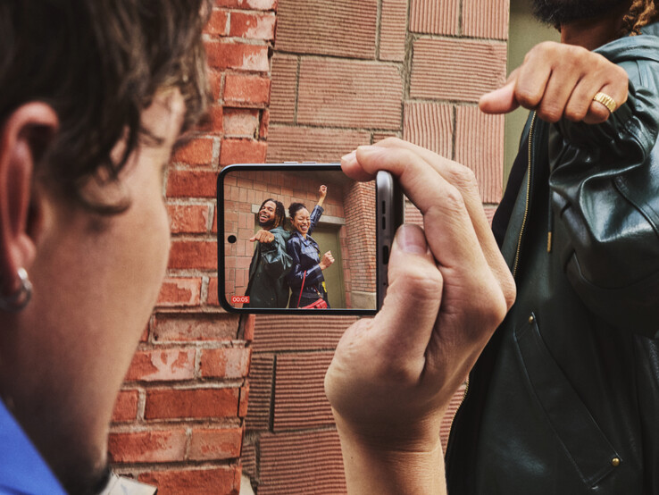 Motorola förinstallerar Android 16 på Razr 70.