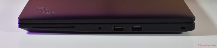 rätt: Smarcard-läsare, 3,5 mm ljud, USB-A 2.0, USB-A 3.2 Gen 1, plats för Kensington Lock