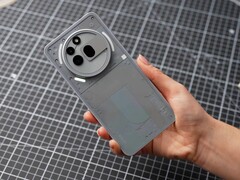 Ingenting kommer snart att släppa en smartphone som är dyrare än Phone (3a) Pro som visas här (Bildkälla: Google)