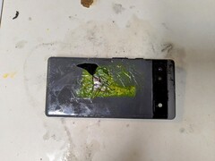 Minst två Pixel 6a har fattat eld under den senaste månaden. (Bildkälla: Reddit-användare u/zaliver)