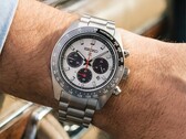 Prospex Speedtimer Solar HBJ001 med en silverfärgad urtavla och svarta suburtavlor på en handled, med en svart tachymeterring och en länk i rostfritt stål.