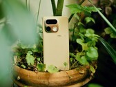 Realme 16 Pro Plus har en reflekterande kameramodul och en speciell känsla på baksidan.