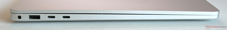 Vänster: 3,5-mm ljuduttag, USB-A 3.2 Gen 1 (5 Gbit/s), 2x USB-C 4.0 med Thunderbolt 4 (40 Gbit/s, DisplayPort ALT Mode 2.1, Power Delivery 3.0)