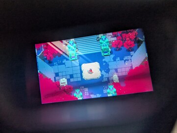 Hyper Light Drifter på den projicerade skärmen inuti Xreal One Pro