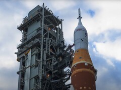 Artemis II med ESA:s och NASA:s logotyper (Källa: ESA via YouTube)