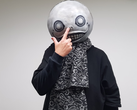 En bild av Niers skapare Yoko Taro iförd sin mask