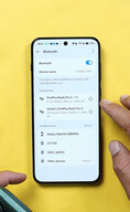 Skärmbilden för Bluetooth-inställningarna på OnePlus 15R visar två par OnePlus Buds som är anslutna samtidigt, vilket illustrerar den nya funktionen för dubbelt ljud.