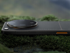 Find X9 Ultra har ett massivt kamerahus.