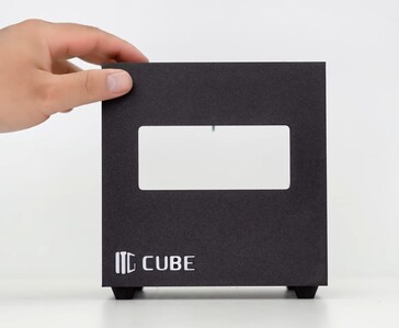 Avtagbar bakre panel på ITG Cube som framhäver den tvådelade 3D-printade kapslingsdesignen