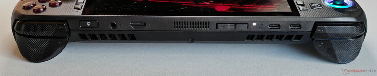 Överst: Strömknapp (med fingeravtrycksläsare), 3,5 mm stereo, microSD-kortläsare, volym, USB-C 3.2 Gen.2 (10 Gbps, DisplayPort 2.1, Power Delivery 3.0), USB-C 4.0 (40 Gbps, DisplayPort 2.1, Power Delivery 3.0)