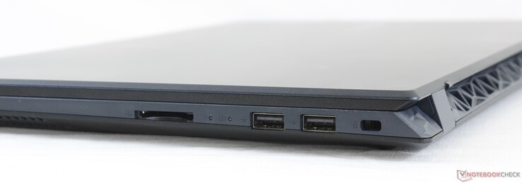 Höger: SD-kortläsare, USB-A 2.0, Kensington-lås