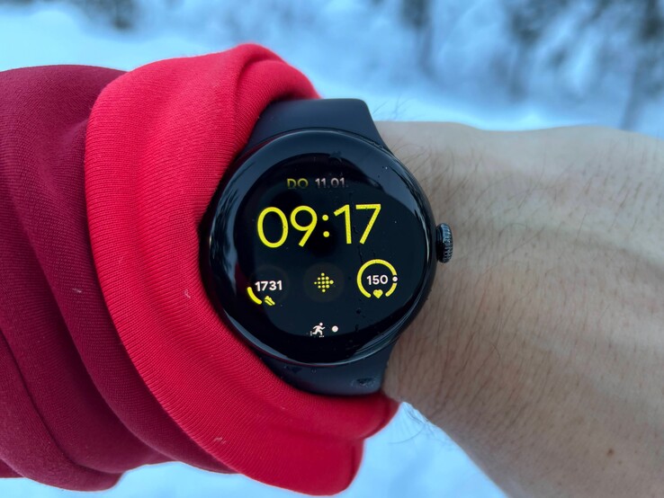 Google Pixel Watch 2 är lätt att läsa av utomhus