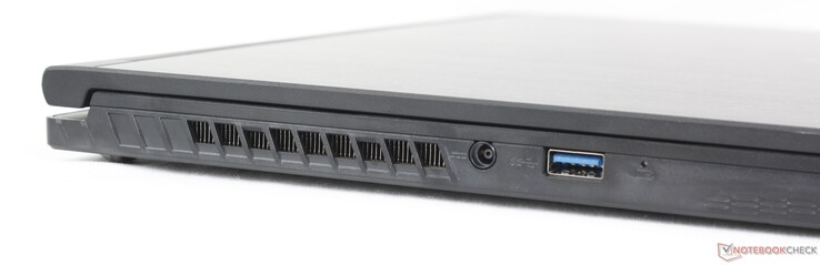 Vänster: AC-adapter, USB-A 3.2 Gen. 1