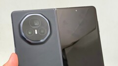 Honor avslöjade lanseringsdatumet för efterföljaren till Honor Magic V3 (bilden) den 18 juni 2025. (Bildkälla: Weibo)