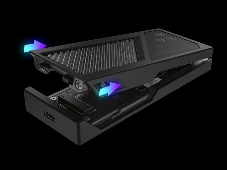 Asus ROG Strix Aiolos har en verktygslös design