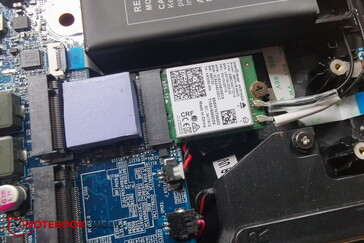 En uppskruvad SSD avslöjar AX201