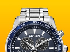 En närbild av Citizen BL5640-59L med sin djupblå urtavla mot en helt gul bakgrund.