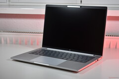 HP EliteBook 8 G1a 14 (bildkälla: Benjamin Herzig/Notebookcheck)