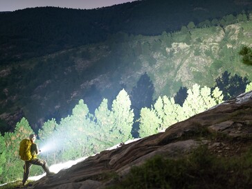 Olight Marauder 3 har ett starkt strålkastarläge på 25 000 lumen.