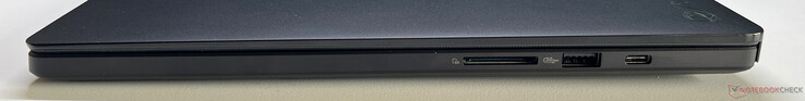 Höger sida: SD-kortläsare, USB-A 3.2 Gen 2 (10 GBit/s), USB-C 3.2 Gen 2 (10 GBit/s, DisplayPort, Power Delivery)