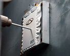 Ett Rhino S solid state-batteri genomgår penetrationstester med borr och spik. (Bildkälla: Chery)