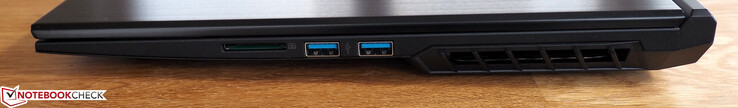 Höger: Kortläsare, 2 x USB 3.0 Typ A