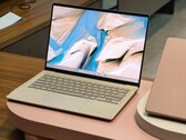 2026 Asus Zenbook 14 i Zabriskie Beige kommer med en OLED-skärm och stor pekplatta.