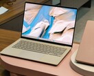 2026 Asus Zenbook 14 i Zabriskie Beige kommer med en OLED-skärm och stor pekplatta.