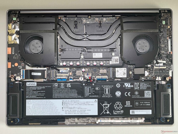 Yoga Pro 9 16IAH10 moderkort för jämförelse