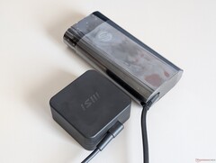 65 W USB-C AC-adapter från MSI jämfört med 140 W USB-C AC-adapter från HP