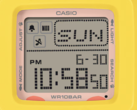Casio Baby-G BGD-10KPM-7 har en nästan kvadratisk digital urtavla med en hel del information.