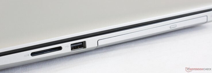 Höger: SD-kortläsare, USB 2.0, Optisk enhet, Noble-lås