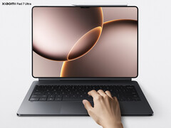 Xiaomi Pad 7 Ultra kommer att ha ett batteri på 12 000 mAh. På bilden: surfplattan med tillbehör. (Bildkälla: Xiaomi)