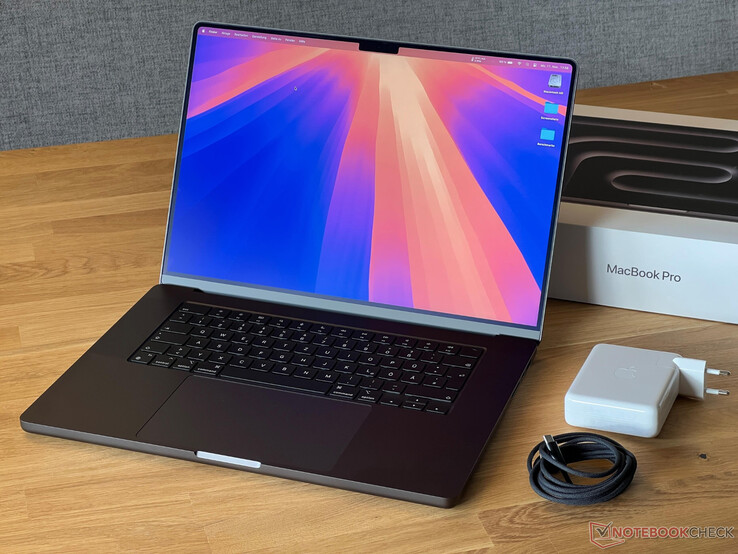 Den senaste MacBook Pro 16 för jämförelse. (Bildkälla: Notebookcheck)