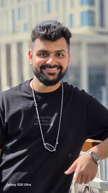 Porträttbild tagen med S26 Ultra.