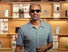 Android VD Sameer Samat bar de nya Google Glasses på Android Show. (Bildkälla: Google)