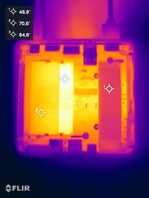 Asus NUC 14 Pro under stresstest (öppen undersida)