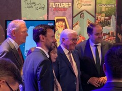 Tysklands president Frank-Walter Steinmeier på Gamescom bredvid Future? No Thanks!-montern