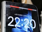 Den mer kompakta och bredare Xiaomi Mix Fold 5 verkar dyka upp på en första hands-on-bild där den kör HyperOS 4.